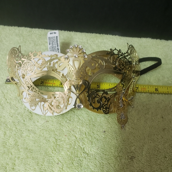 Gold & White Masquerade Mask - Picture 3 of 4